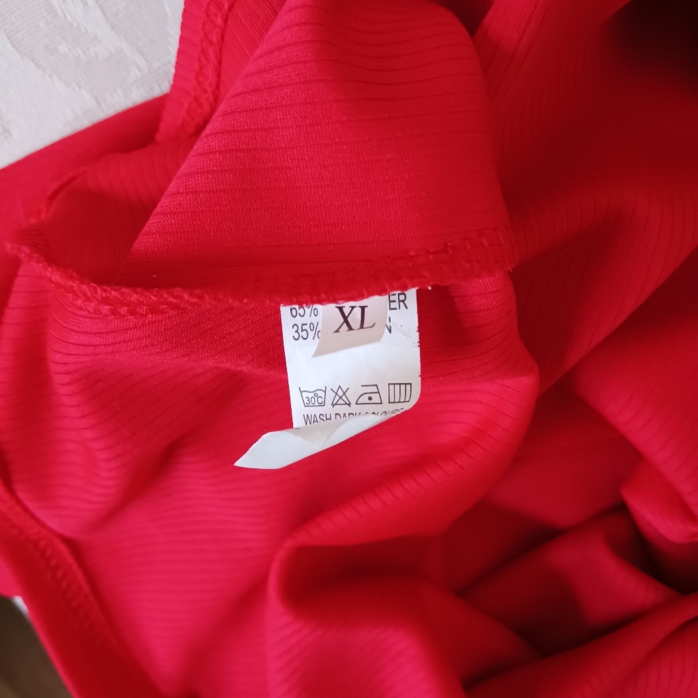 💋💋Red Turtleneck Top with Faux Pearl Collar and Cuffs NWOT *See Measurement* - Picture 13 of 14